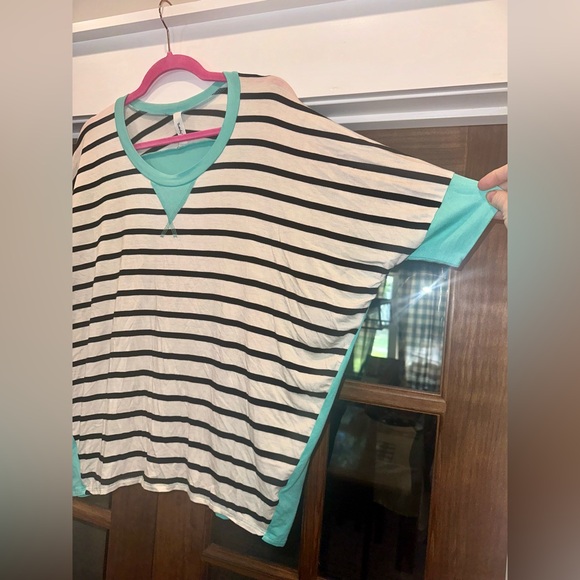 🔹NWOT Black & White Striped Teal Drop Sleeve Oversized Top - Picture 8 of 11